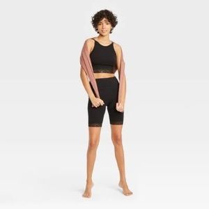 Colsie Lace Trim Crop & High-waisted 90s Biker/Yoga Set